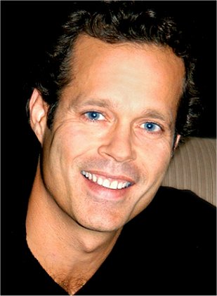 Garett Maggart at Cascade Con
